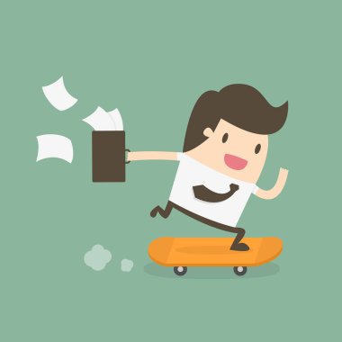 Evrak çantalı kaykaylı iş adamı..