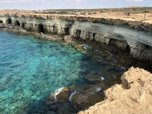 Lugar Popular Costa Chipre Una Hermosa Costa Rocosa Día Soleado — Foto de Stock