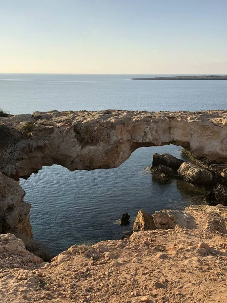 Lugar Popular Costa Chipre Una Hermosa Costa Rocosa Día Soleado — Foto de Stock