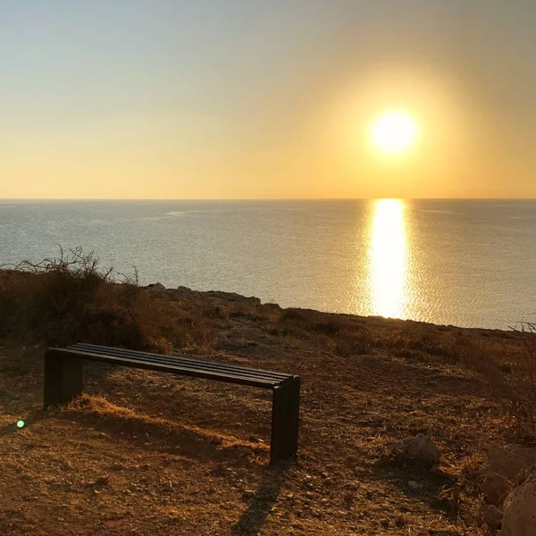 Soleil Lève Horizon Ciel Fond Avec Mer Sommet Rivage Rocheux — Photo