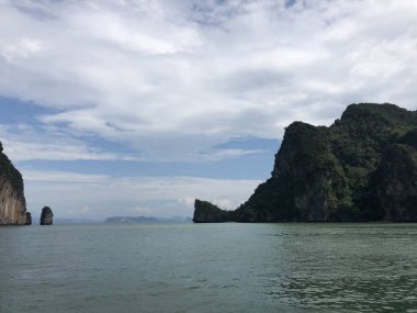 açık bir gün Tayland Adaları asılı kayalıkları denizden muhteşem, benzersiz görünümü