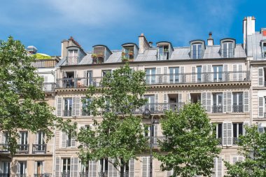     Bina Bulvarı Beaumarchais Paris, tipik cephe,