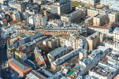 Paris mimari evler ve sokaklar havadan görünümü 