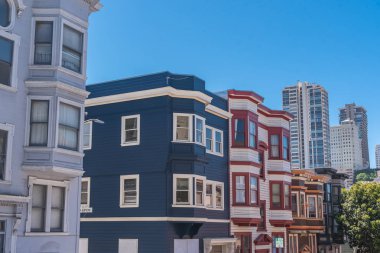    San Francisco, Telegraph Hill, eğimli sokak tipik renkli evleri 