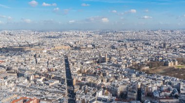 Paris şehri binalarda üzerinde havadan görünümü 