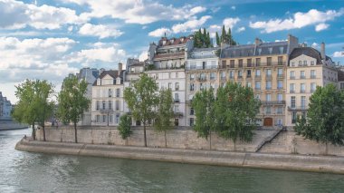     Paris, Ile saint-louis ve quai d'Orleans, tipik cepheler ve quays bahar görünümü 
