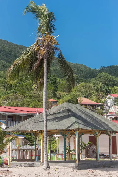 Χαρακτηριστικά Πολύχρωμα Σπίτια Στο Νησί Saintes Γουαδελούπη Στην Παραλία Ένα — Φωτογραφία Αρχείου