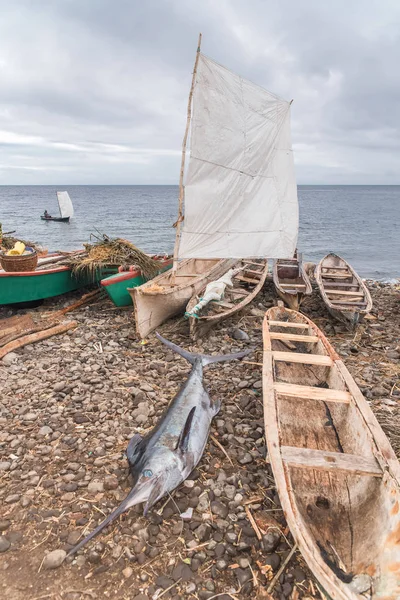 São Tomé Escavações Madeira Tradicionais Praia Uma Aldeia Pescadores Com — Fotografia de Stock