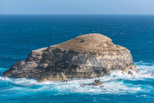 Felsige Insel Blauen Ozeanwasser Guadeloupe — Stockfoto