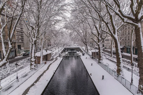 Париж Каналу Сен Мартен Під Снігом Набережна Зимовий Період — стокове фото