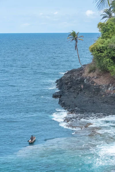 Sao Tome Principe Balıkçı Üzerinde Bir Yapımı Ahşap Sığınağın Volkanik — Stok fotoğraf