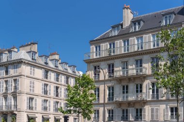     Paris, güzel bina boulevard Voltaire, tipik Paris cephe 