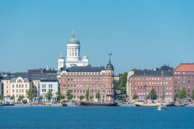 Finlandiya'da, denizden, şehir panoraması Helsinki Katedrali arka planda ile