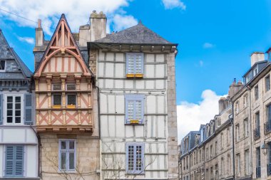     Quimper, eski yarı ahşap ev, Brittany güzel turistik şehir 