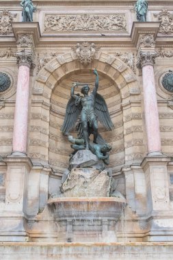     Paris, Saint-Michel Çeşmesi, Fransız başkentinde bulunan meşhur mekanlar 