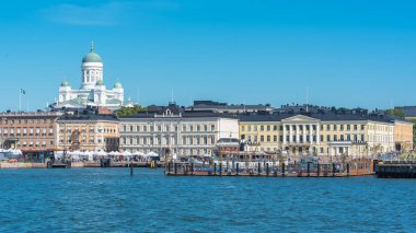 Finlandiya'da, denizden, şehir panoraması Helsinki Katedrali arka planda ile