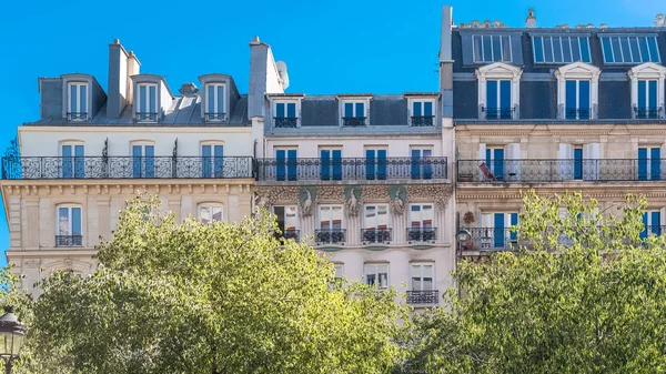 Париж Красивое Здание Маре Типичный Парижский Фасад — стоковое фото