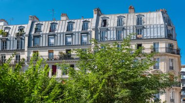    Paris, tipik bina boulevard Voltaire