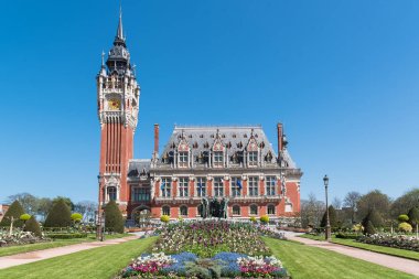 Calais, Fransa - 20 Nisan 2018: güzel şehir salonunda bahar, Kuzey Fransa