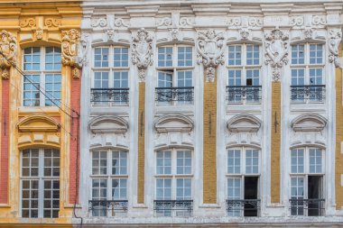     Lille, güzel eski cephe Merkezi, windows, ayrıntı 