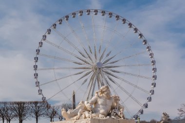 Paris, Tuileries Bahçe, Neptün heykel içinde büyük tekerlek