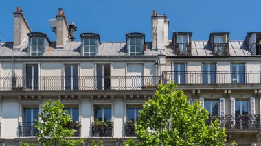     Paris, güzel bina boulevard Voltaire, tipik Paris cephe 