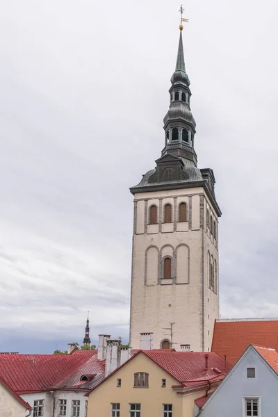 Tallinn Estonia Bell Tower Saint Nicolas Church Beautiful Colorful Houses — Stock Photo, Image
