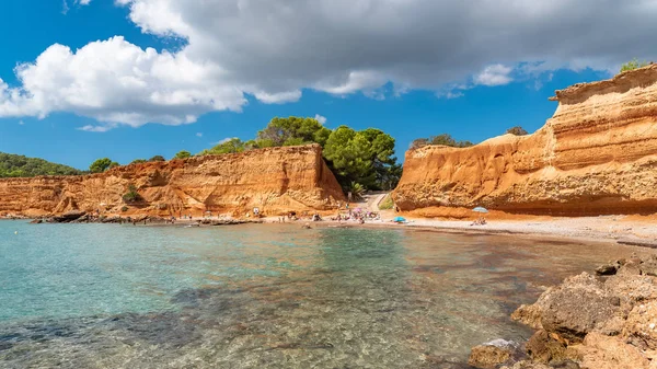 Ibiza Caleta Beach Krásná Červená Země Útesy — Stock fotografie