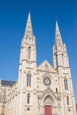 Nimes, Saint-Baudile Kilisesi, cephe, giriş sundurma