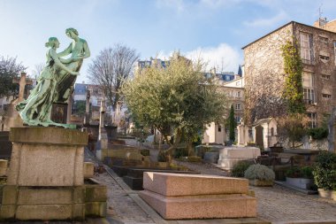     Paris, mezarlık Saint-Vincent, Montmartre heykeli