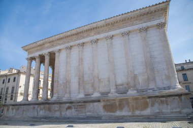     Nimes, Maison carree, Roma tapınağı 
