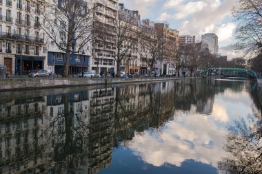     Paris, canal Saint-Martin, Republique place, kış ışık 