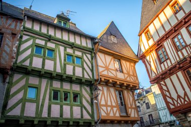 Vannes, renkli yarı ahşap evleri, Brittany, renkli evler güzel turistik şehir 