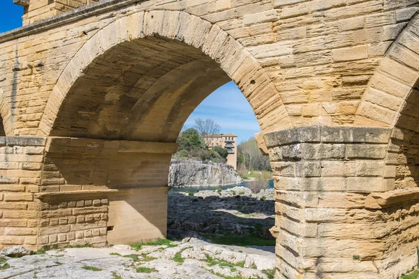 Ponte Pont Gard Fiume Gardon Con Arco Casa Costruzione — Foto Stock