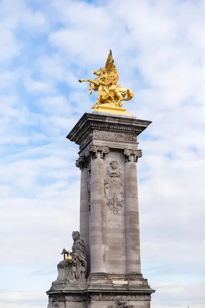 París Pont Alexandre Iii Estatua Oro Puente — Foto de Stock