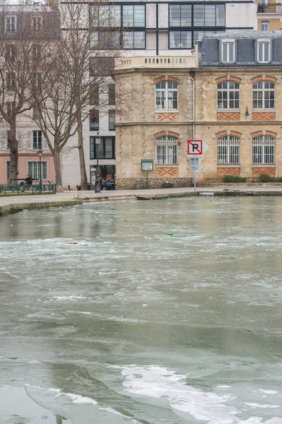Parigi Canale Saint Martin Canale Ghiacciato Sulla Banchina Inverno — Foto Stock
