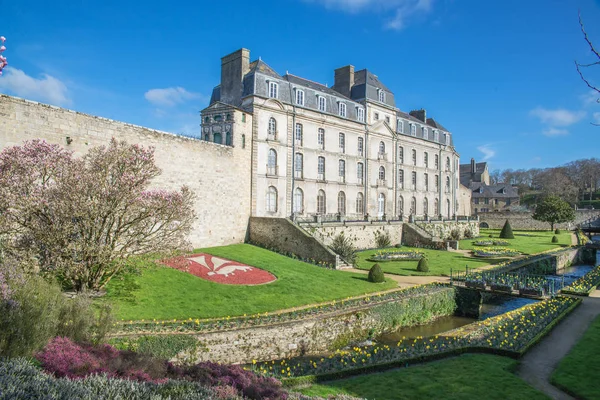 Vannes Bretagne Utsikt Över Vallarna Trädgården Och Väggarna Med Blomster — Stockfoto