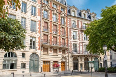     Paris, yer Dauphine, güzel bir yer ve kamu kare, eski binaları