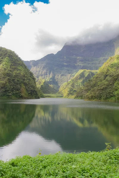 Taiti Polinésia Francesa Lago Vaihiria Vale Papenoo Nas Montanhas Vegetação — Fotos gratuitas