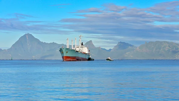 Trawler Wprowadzić Port Papeete Polinezja Francuska Rano — Zdjęcie stockowe