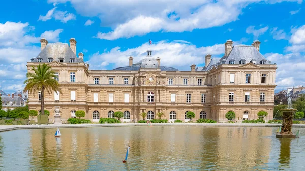 Paris Senat Luxembourg Trädgården Och Segelbåtarna Dammen — Stockfoto