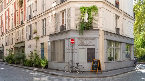 Paris Rua Encantadora Pavimento Típico Lojas Lugar Romântico — Fotografia de Stock