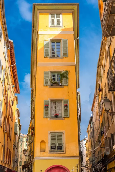 Bella Strada Stretta Nel Vieux Nizza Edifici Antichi Facciate Tipiche — Foto Stock