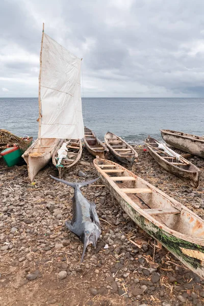 São Tomé Escavações Madeira Tradicionais Praia Uma Aldeia Pescadores Com — Fotografia de Stock