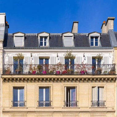 Paris, bir binanın balkon, farklı windows, avenue des Ternes tipik mimari