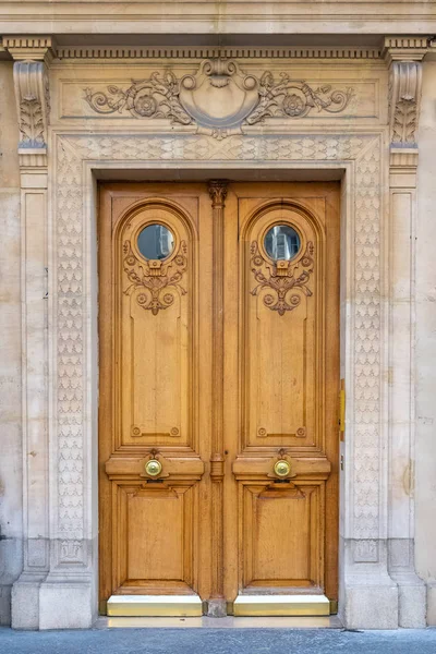 París Hermosa Puerta Madera Masiva Viga Con Esculturas —  Fotos de Stock