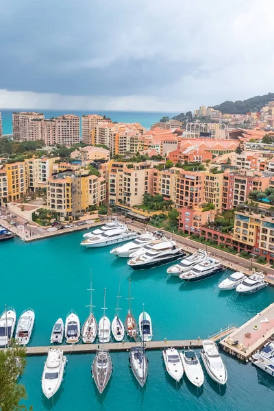     Monaco, Monte Carlo bay marina, lüks binalar ve kuleleri 