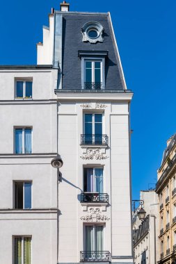 Paris, Marais, tipik Paris cepheler ve windows güzel binalar rue Rambuteau