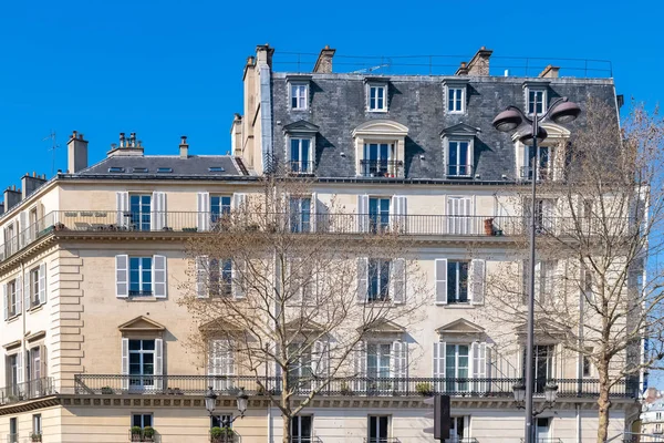 Paris Vacker Byggnad Rue Belzunce Typiska Parisiska Fasader Och Fönster — Stockfoto