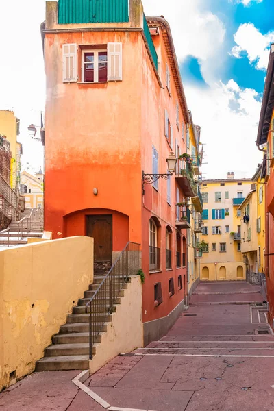 Nice França Pequena Rua Com Fachada Colorida Típica Cidade Velha — Fotos gratuitas